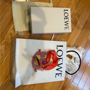 Loewe Collectible Gift Tag and Bag Set